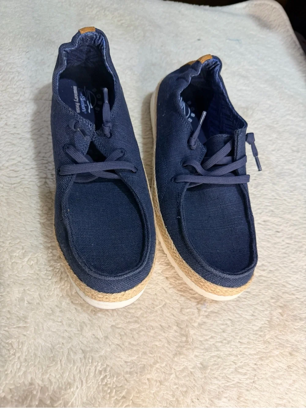 951. LIKE NEW Skechers Navy Blue Casual Slip-On Loafers with White Sole